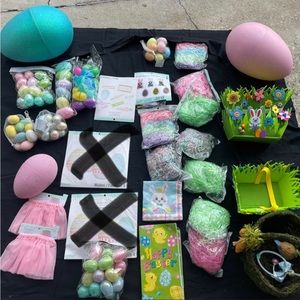 Bundle Of 25 Easter Item & More  🐣 ,eggs ,basket,bags, More